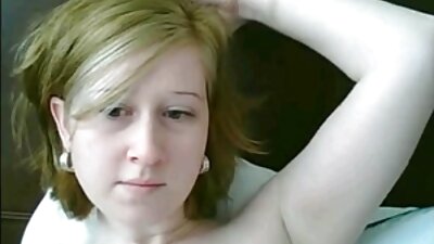 Seksowna blondynka uprawia dziki seks ze swoim partnerem przy sex mamuski puszyste basenie