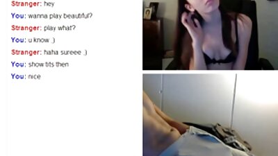 Dziewczyna z seksownym okrągłym tyłkiem jest głęboko darmowe sex mamuśki wyruchana na kanapie