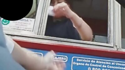 Samotność sprawia, że ​​bladoskóra modelka masturbuje się mamuski filmy erotyczne w akcie solo